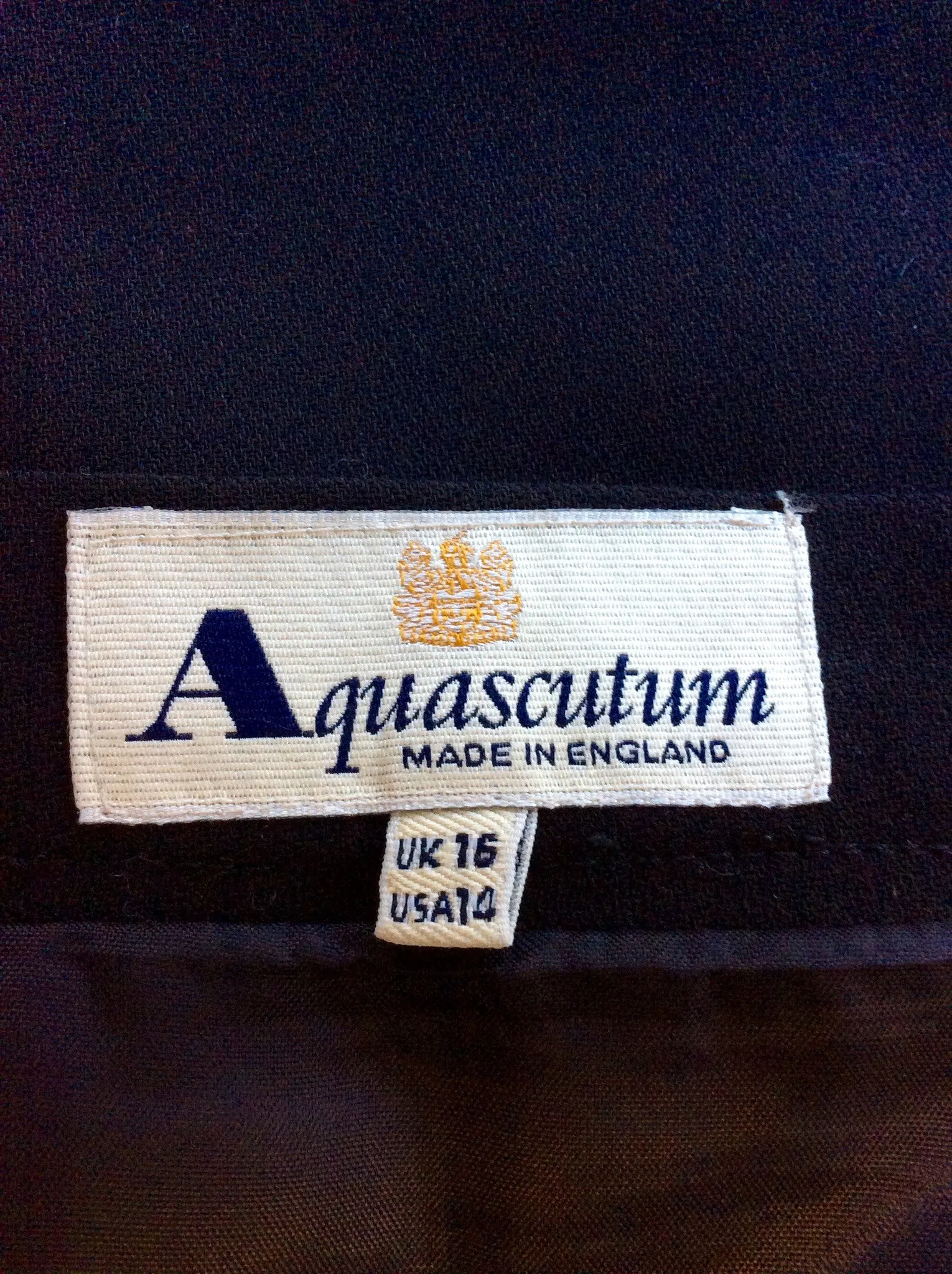 AQUASCUTUM BLACK WOOL PENCIL SKIRT SIZE 16