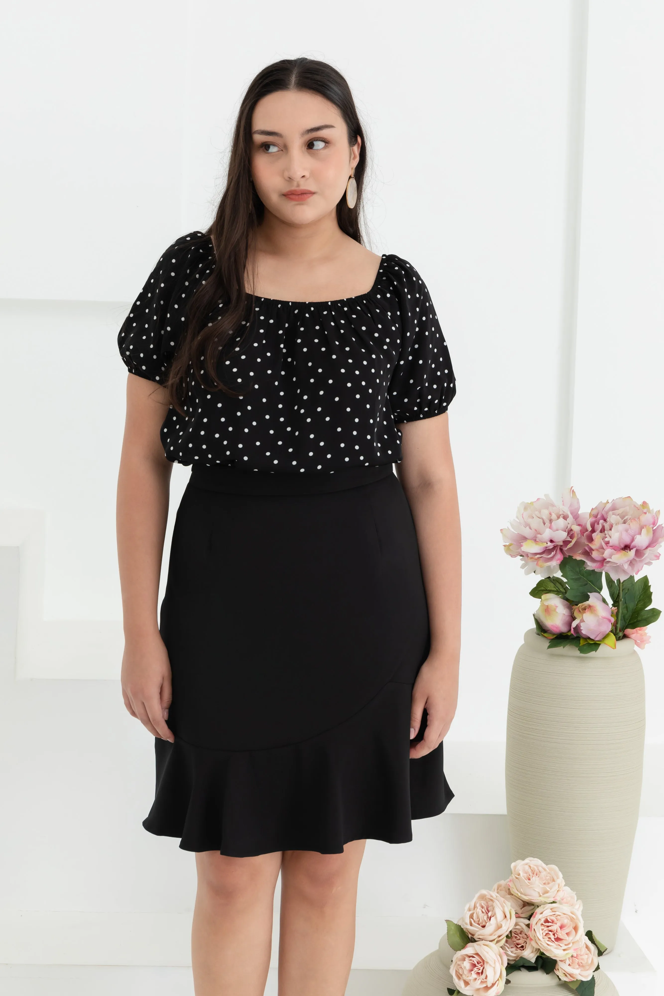 Mirabelle Ruffle Pencil Skirt In Black