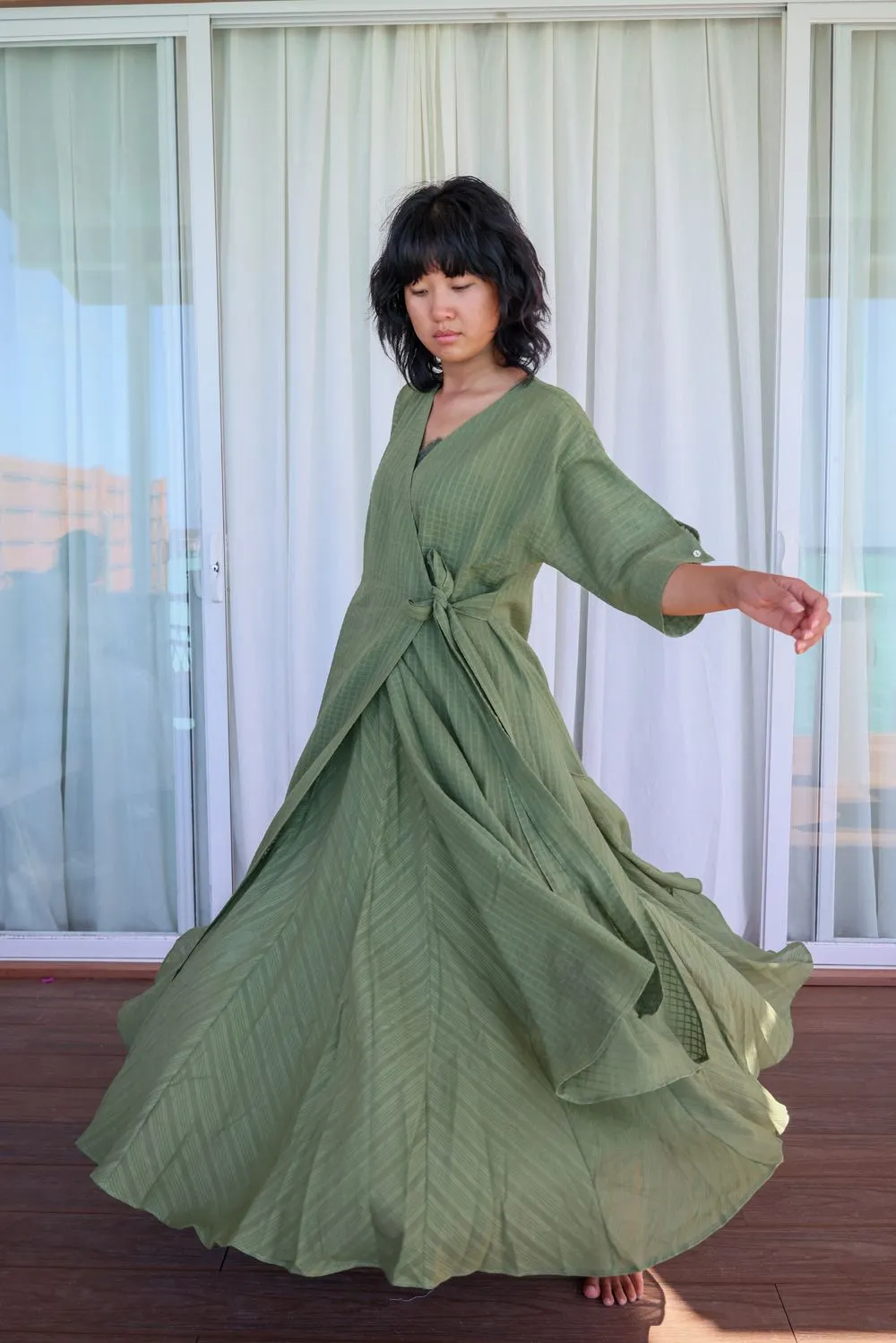 Sap green side knotted wrap slit tunic with button embellished sleeve