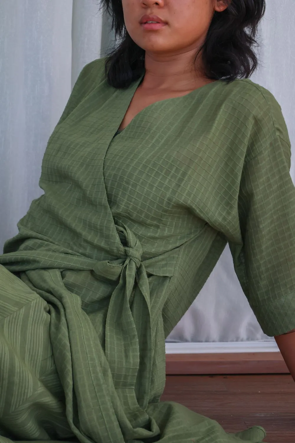 Sap green side knotted wrap slit tunic with button embellished sleeve