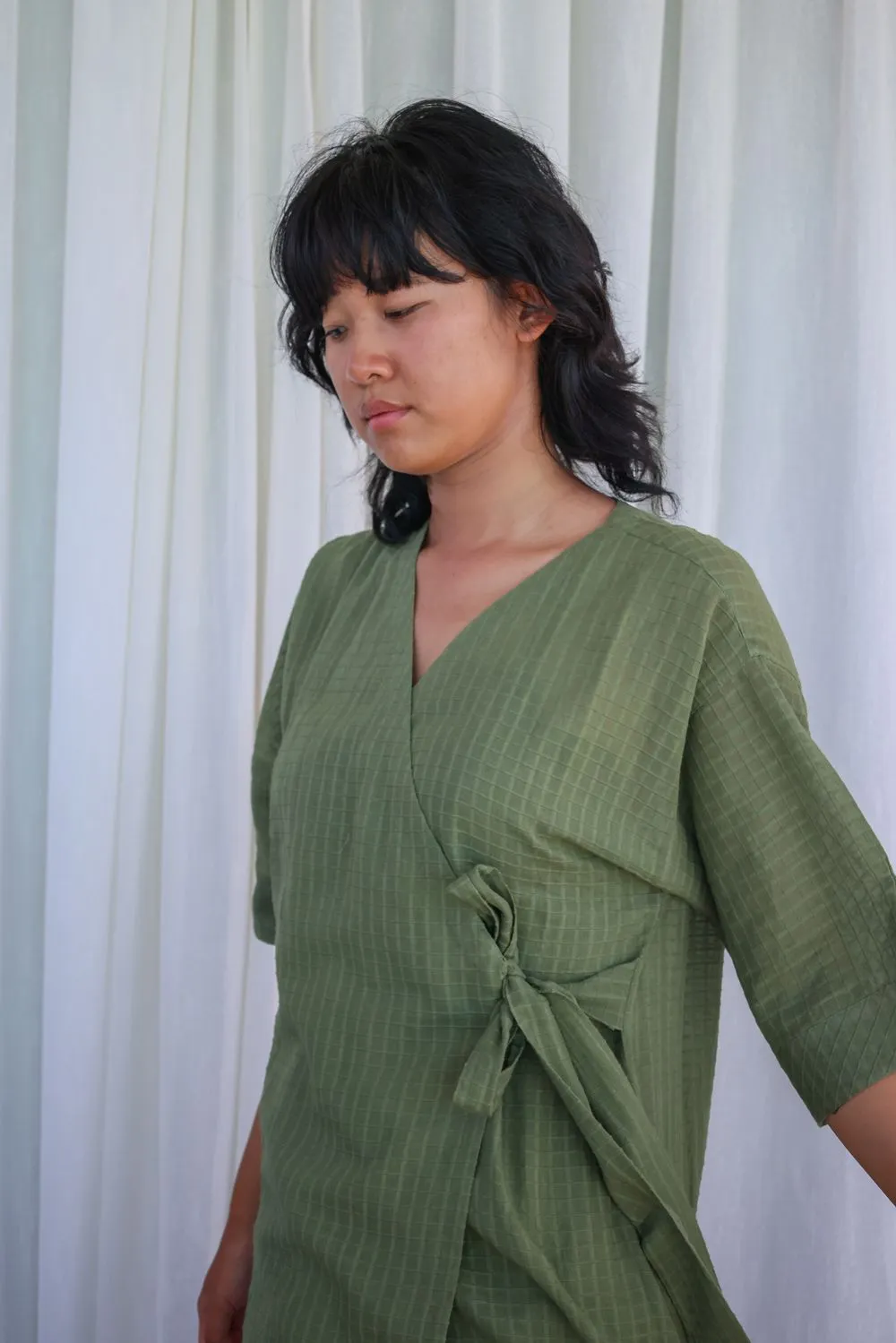 Sap green side knotted wrap slit tunic with button embellished sleeve