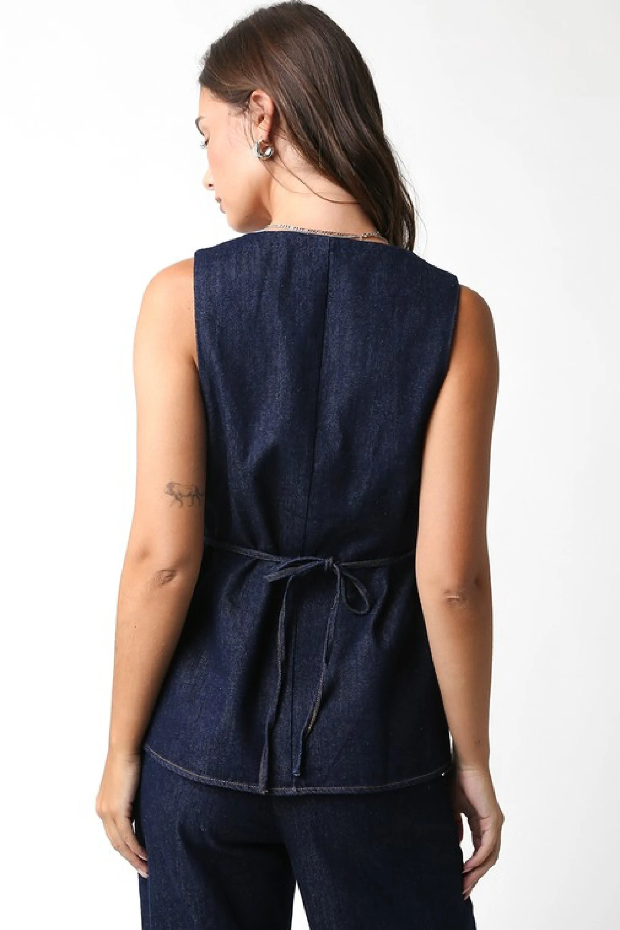 Waitlist 10/30 ♥ Leanna Sleeveless Partial Button Down Denim Top Dark Wash